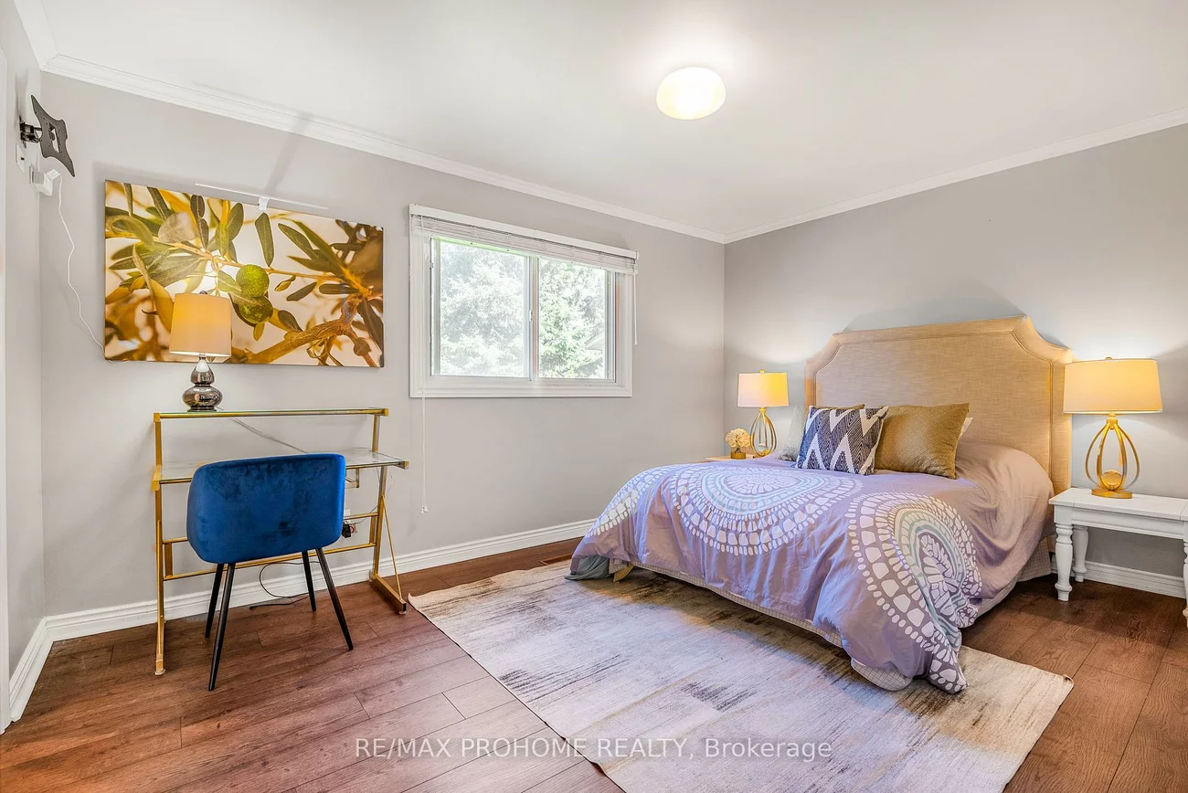 32, Sir Bedevere, Markham Village, Markham