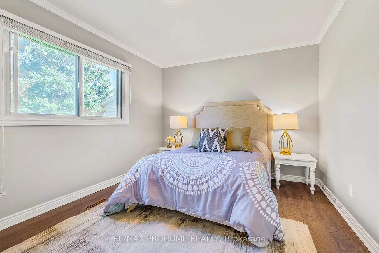 32, Sir Bedevere, Markham Village, Markham
