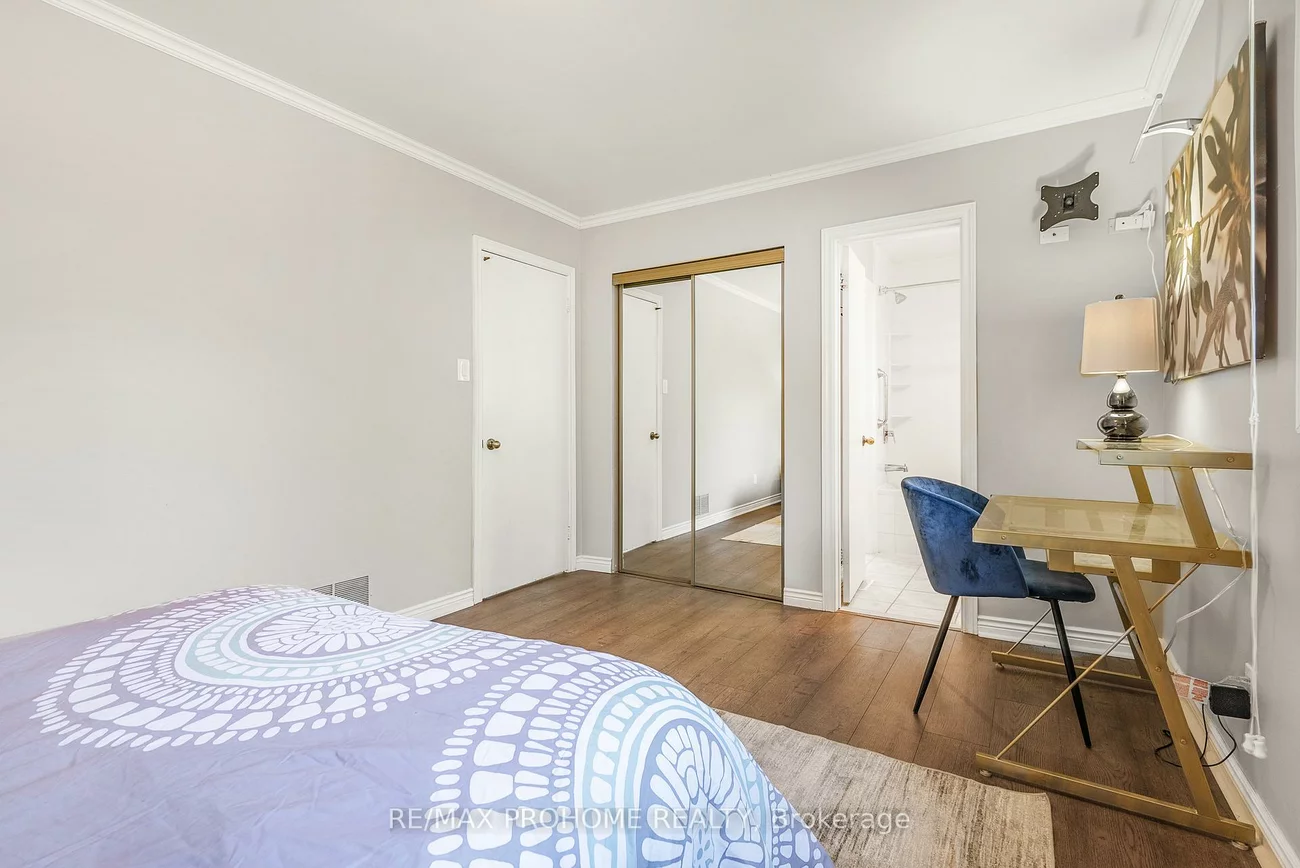 32, Sir Bedevere, Markham Village, Markham