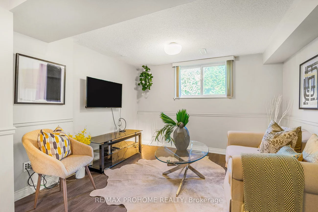 32, Sir Bedevere, Markham Village, Markham
