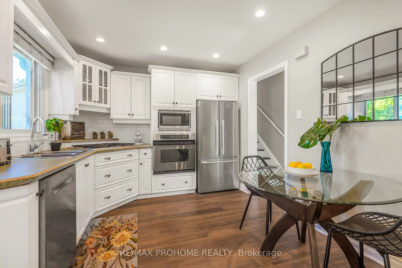 32, Sir Bedevere, Markham Village, Markham