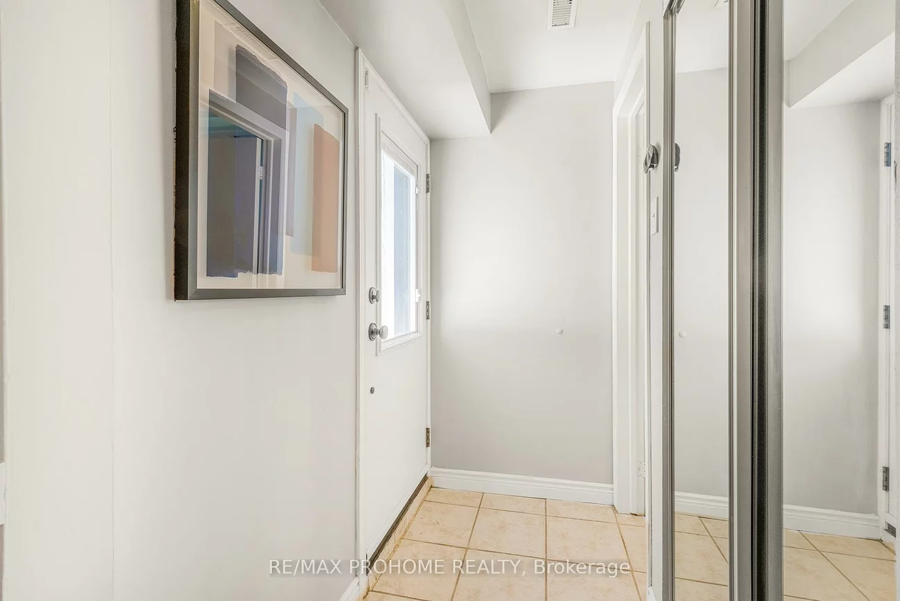 32, Sir Bedevere, Markham Village, Markham