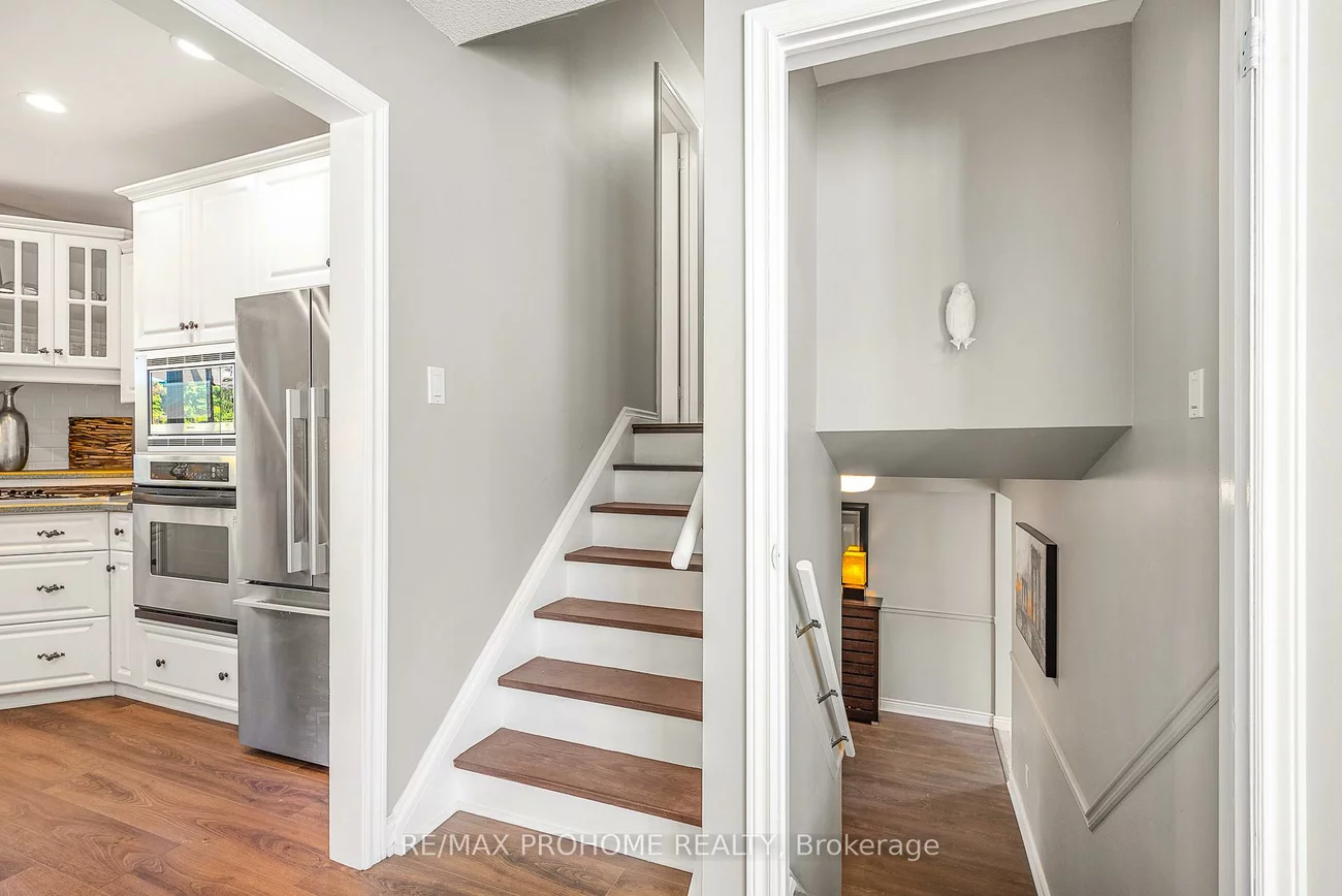32, Sir Bedevere, Markham Village, Markham