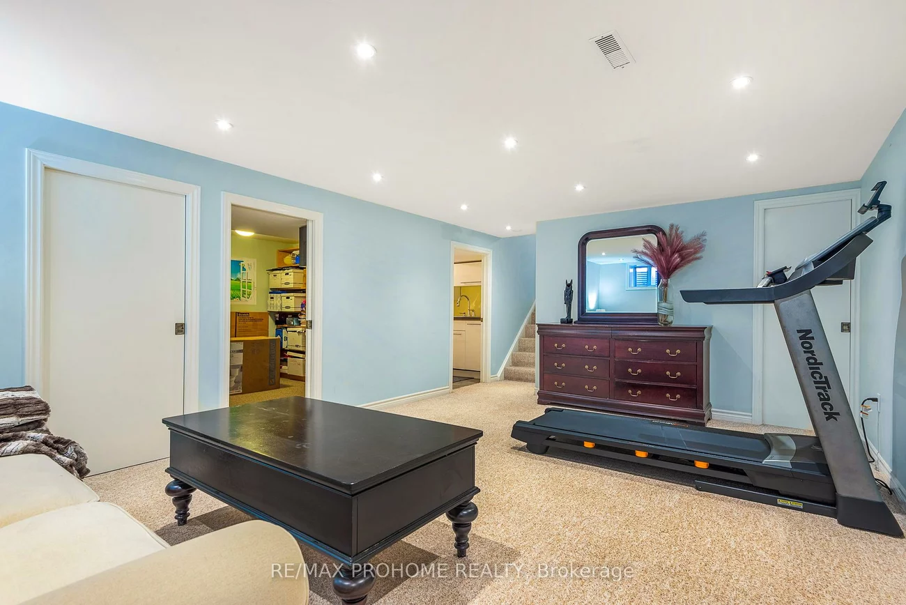 32, Sir Bedevere, Markham Village, Markham