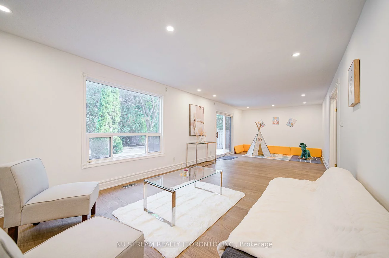 8, Hemingway, Unionville, Markham