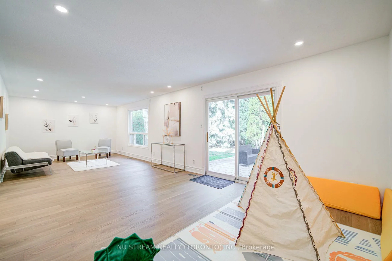 8, Hemingway, Unionville, Markham