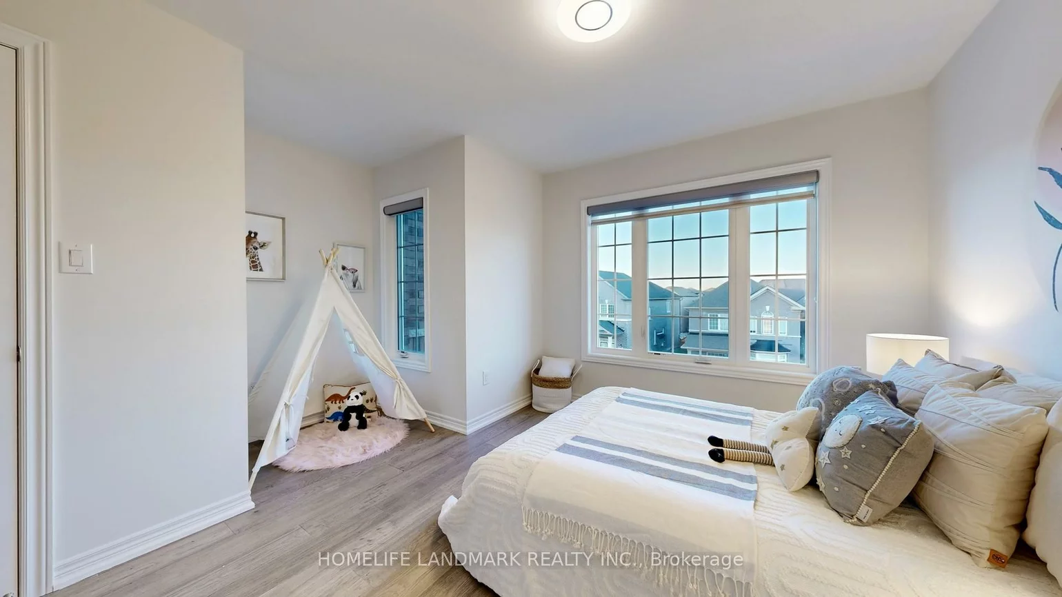 575, White's Hill, Cornell, Markham