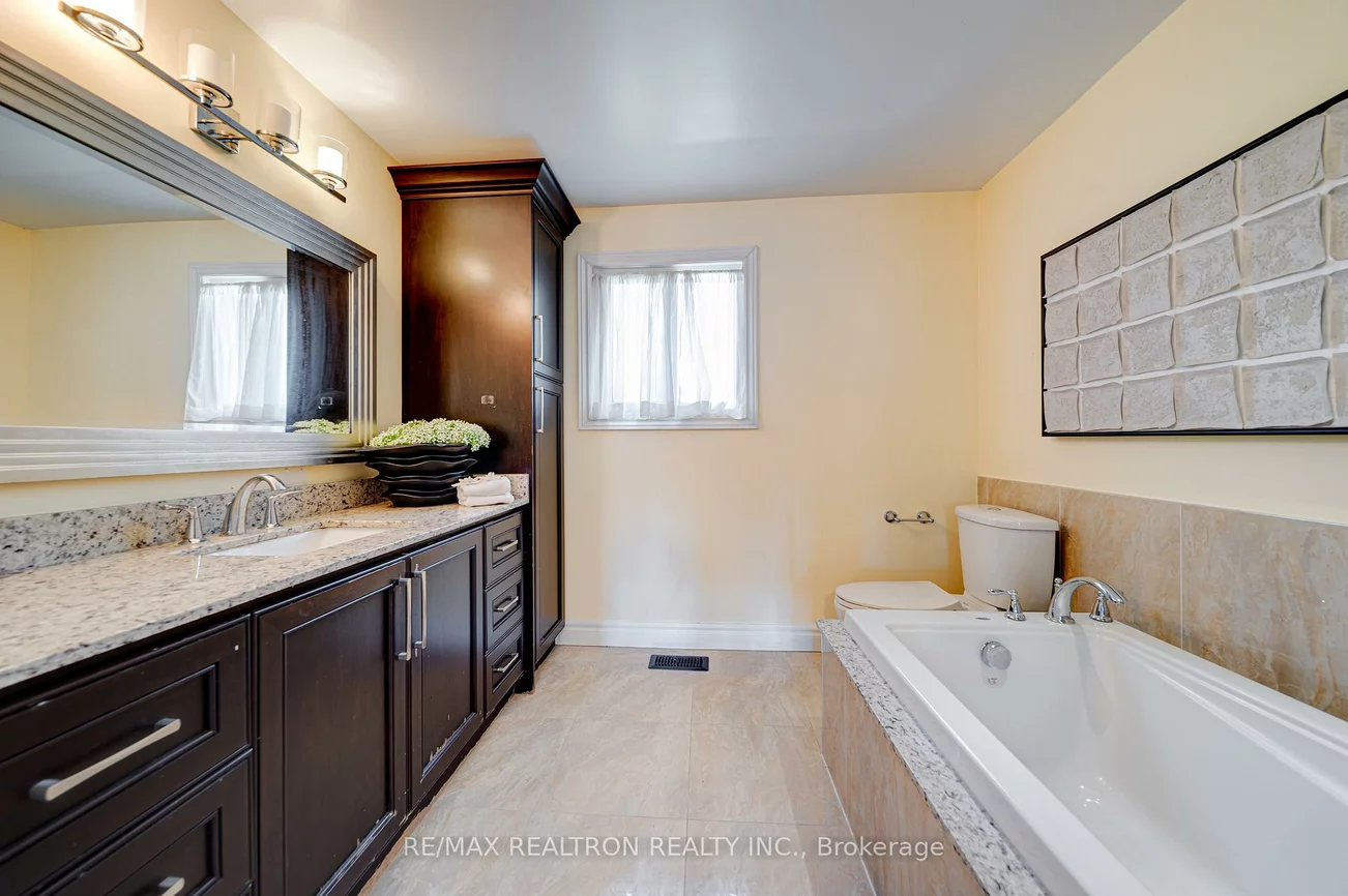 261, Hollingham, Unionville, Markham