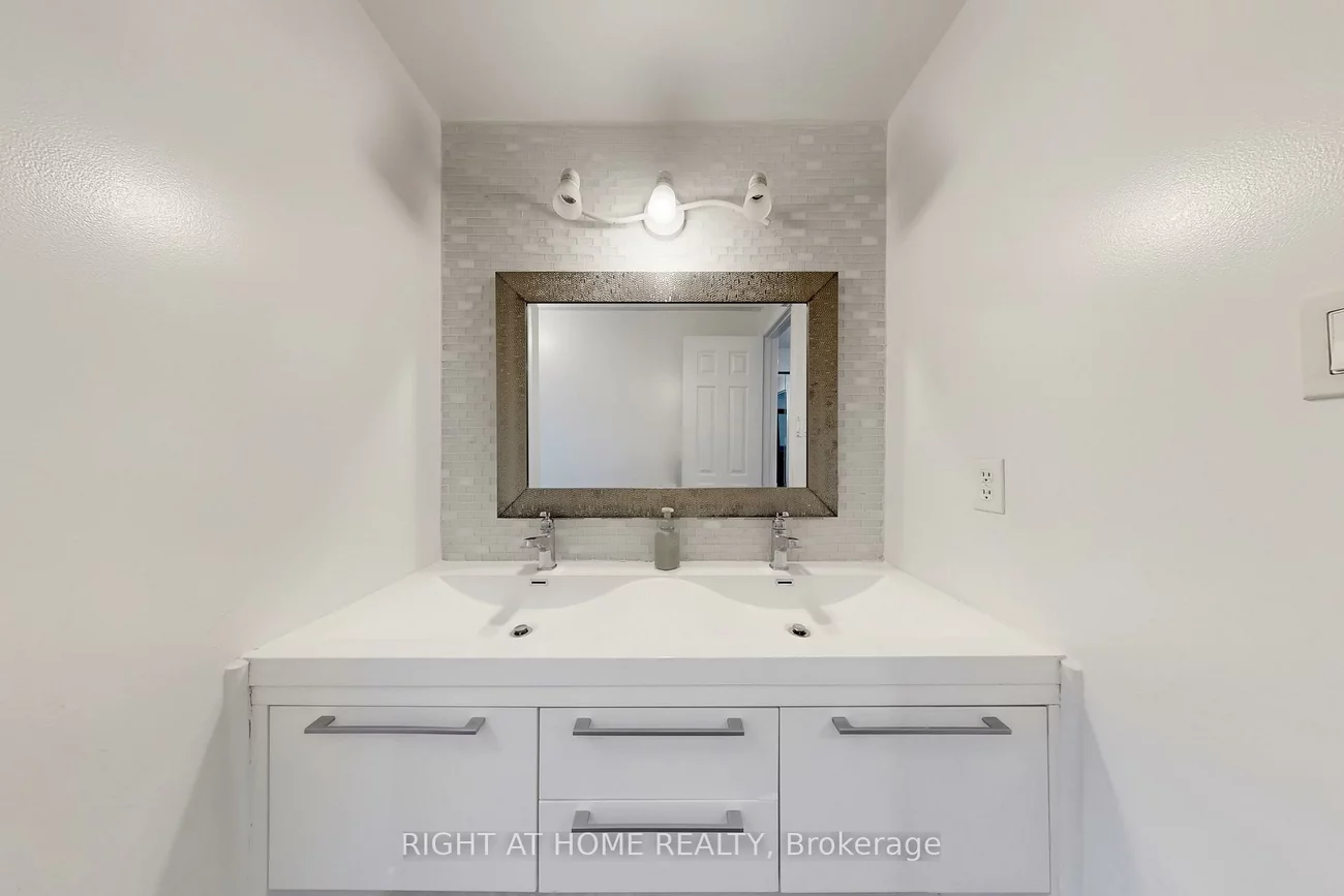 52, Breckonwood, Aileen-Willowbrook, Markham