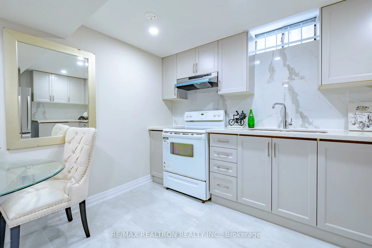 28, Marydale, Middlefield, Markham