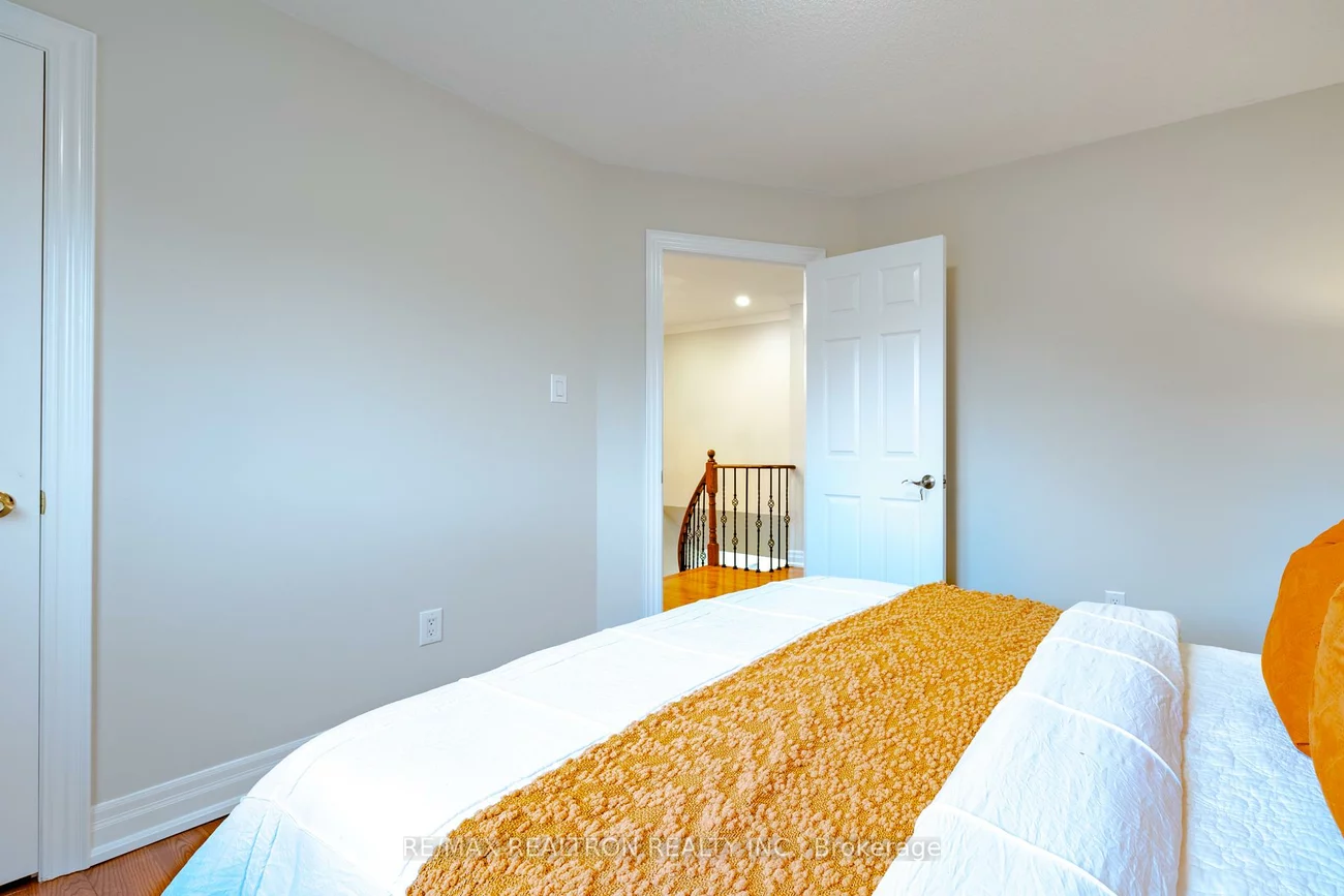 28, Marydale, Middlefield, Markham