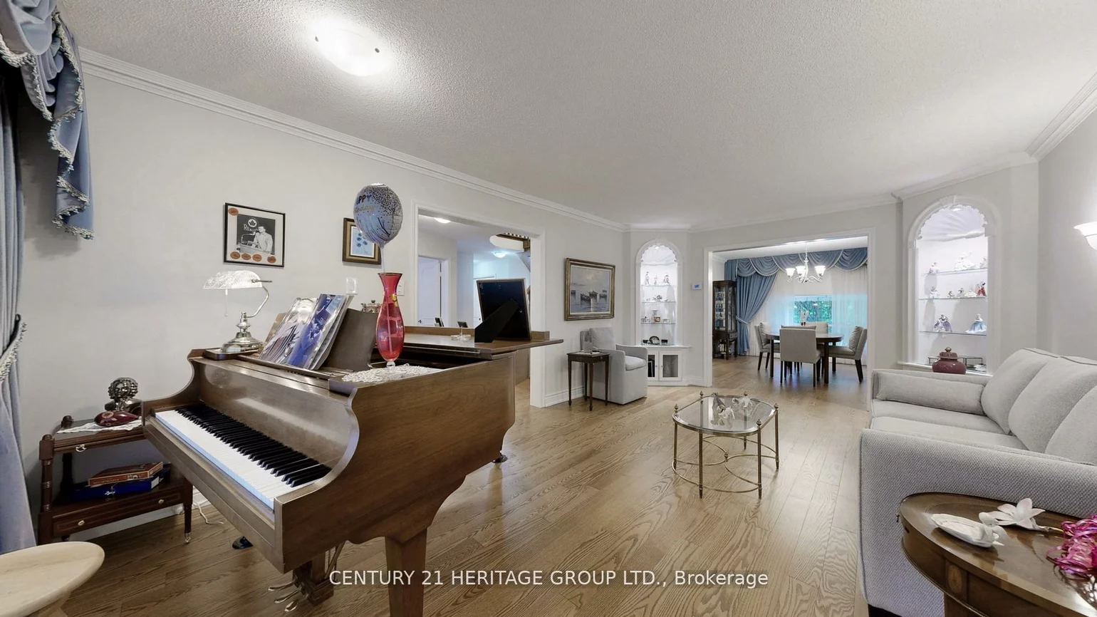 280, Henderson, Royal Orchard, Markham