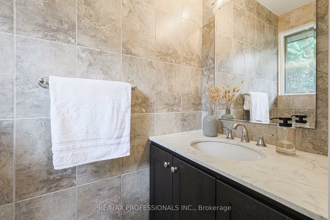 9, Donalbain, Royal Orchard, Markham