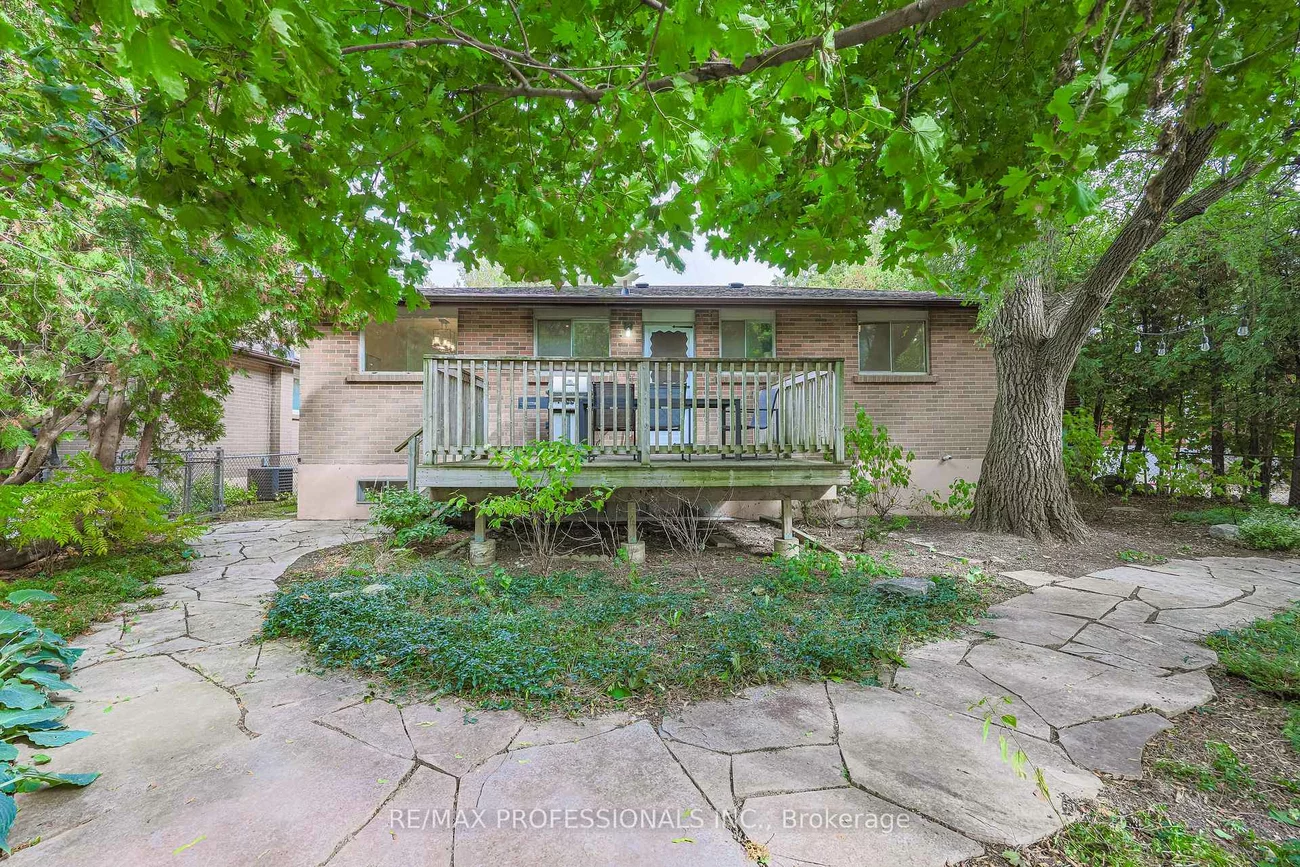 9, Donalbain, Royal Orchard, Markham