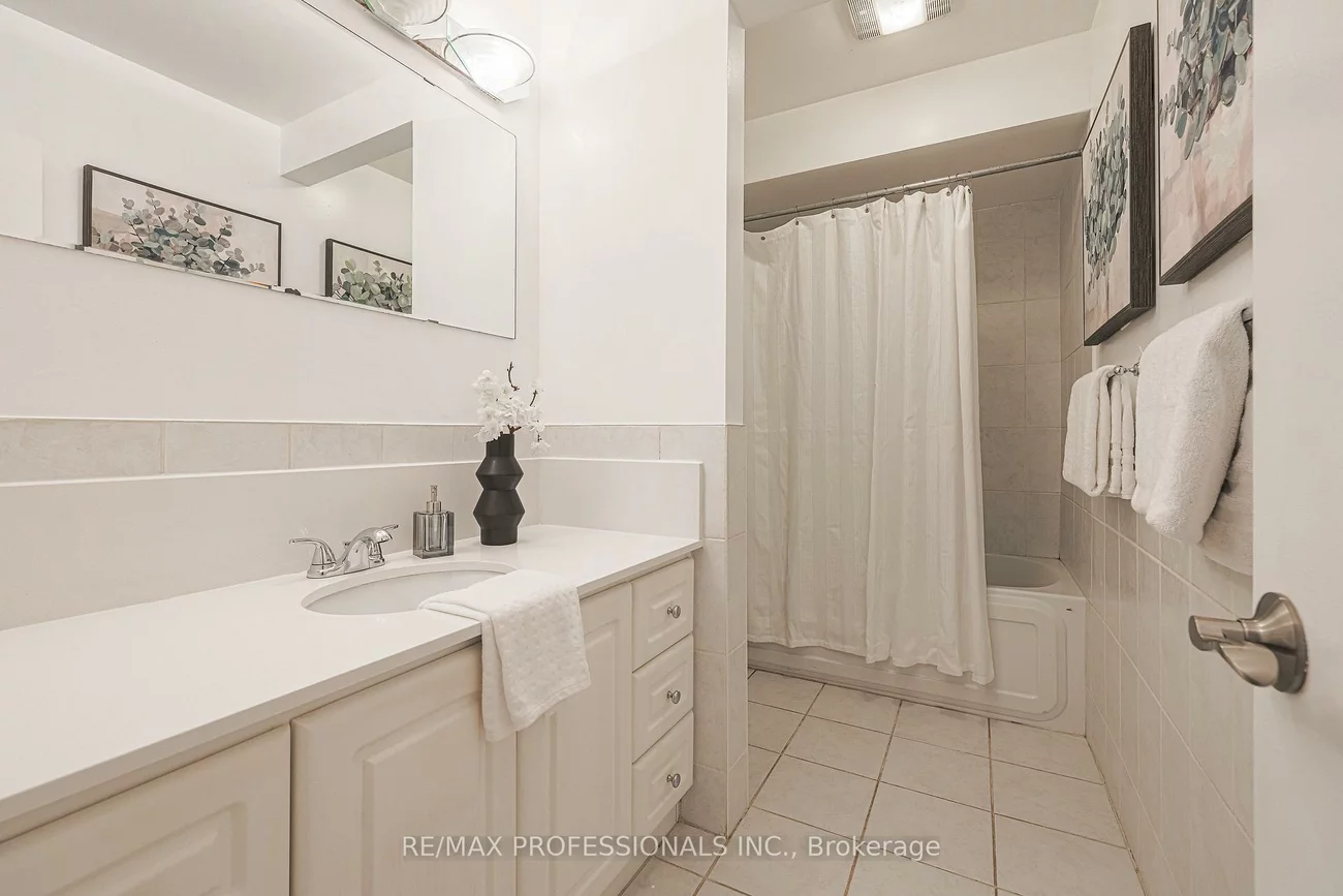 9, Donalbain, Royal Orchard, Markham