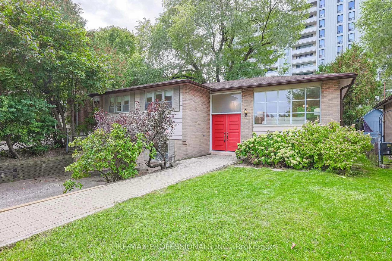 9, Donalbain, Royal Orchard, Markham