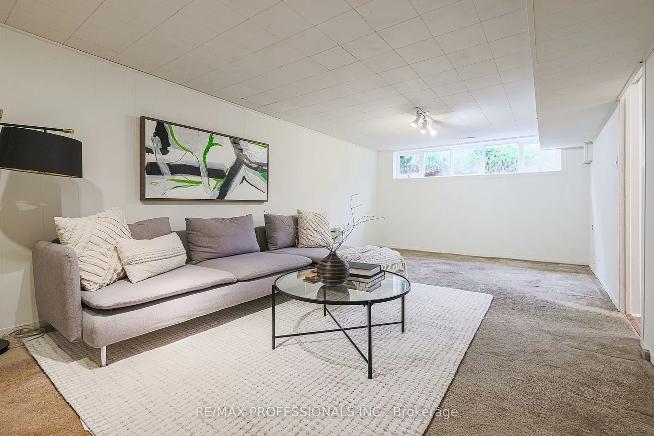 9, Donalbain, Royal Orchard, Markham