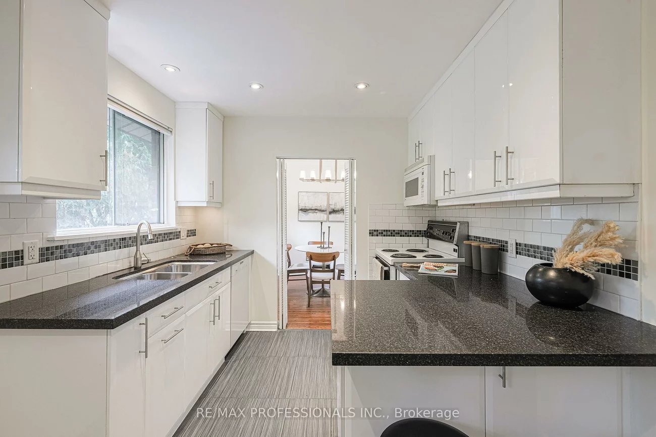 9, Donalbain, Royal Orchard, Markham