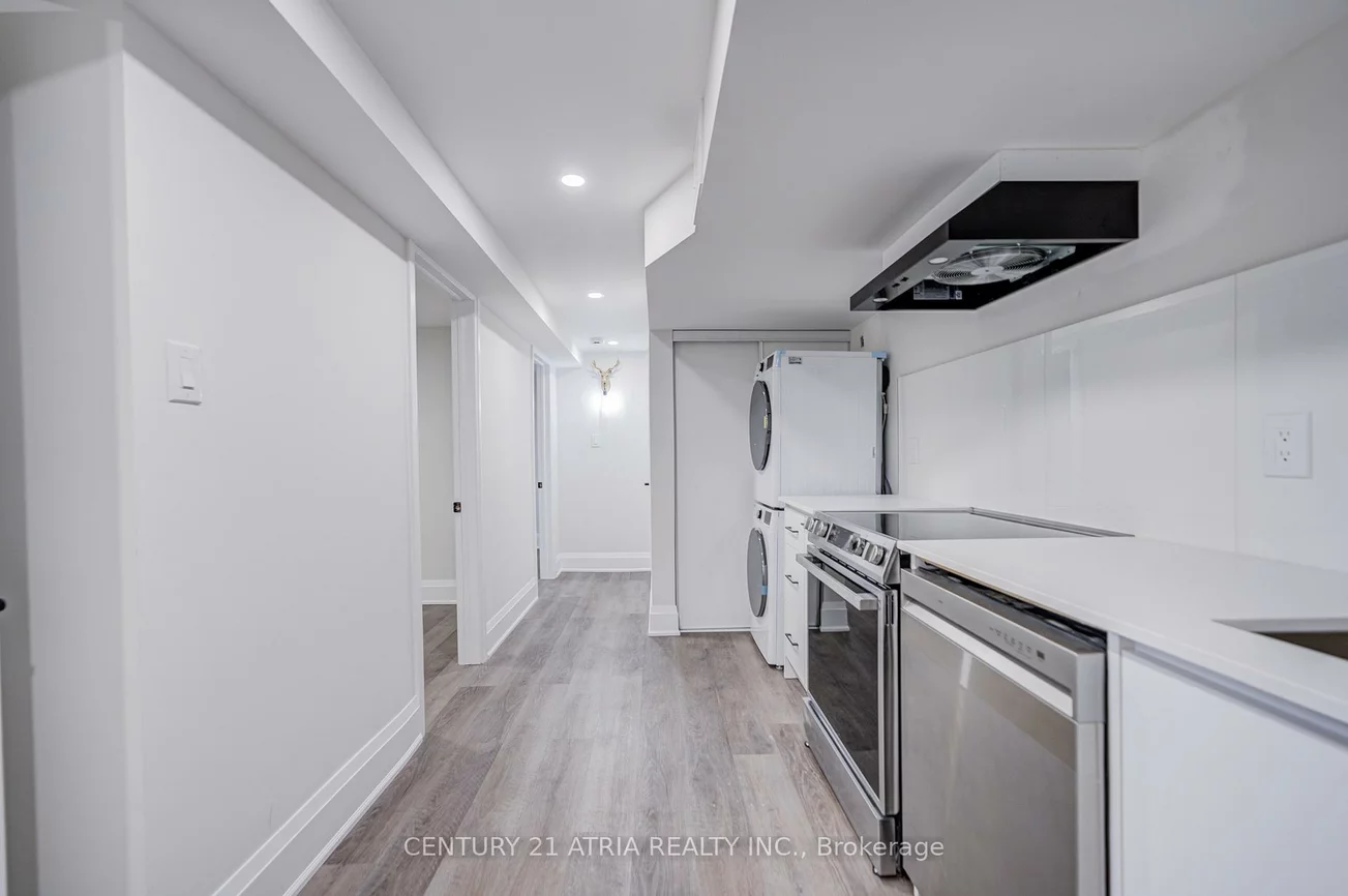 33, Sir Brandiles, Markham Village, Markham