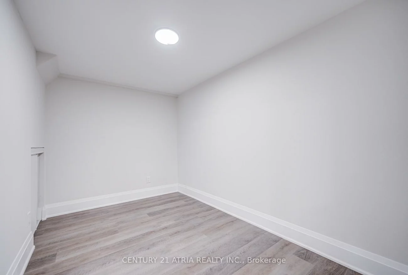 33, Sir Brandiles, Markham Village, Markham