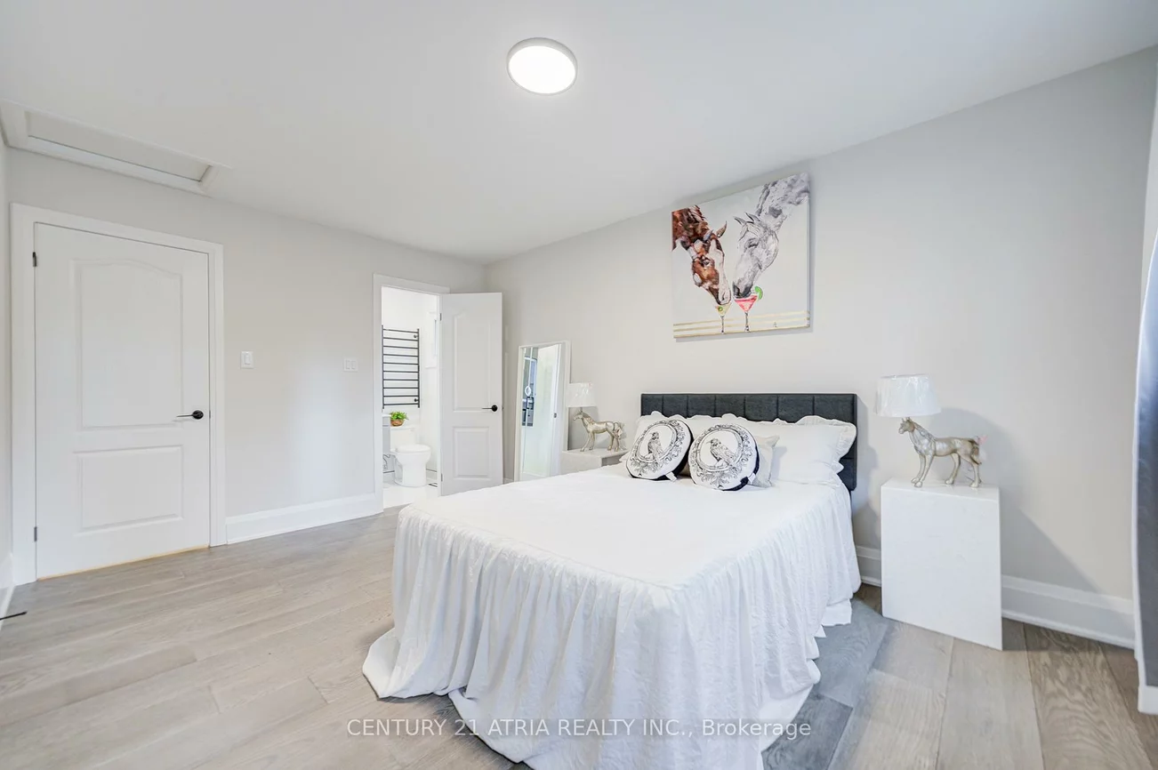 33, Sir Brandiles, Markham Village, Markham