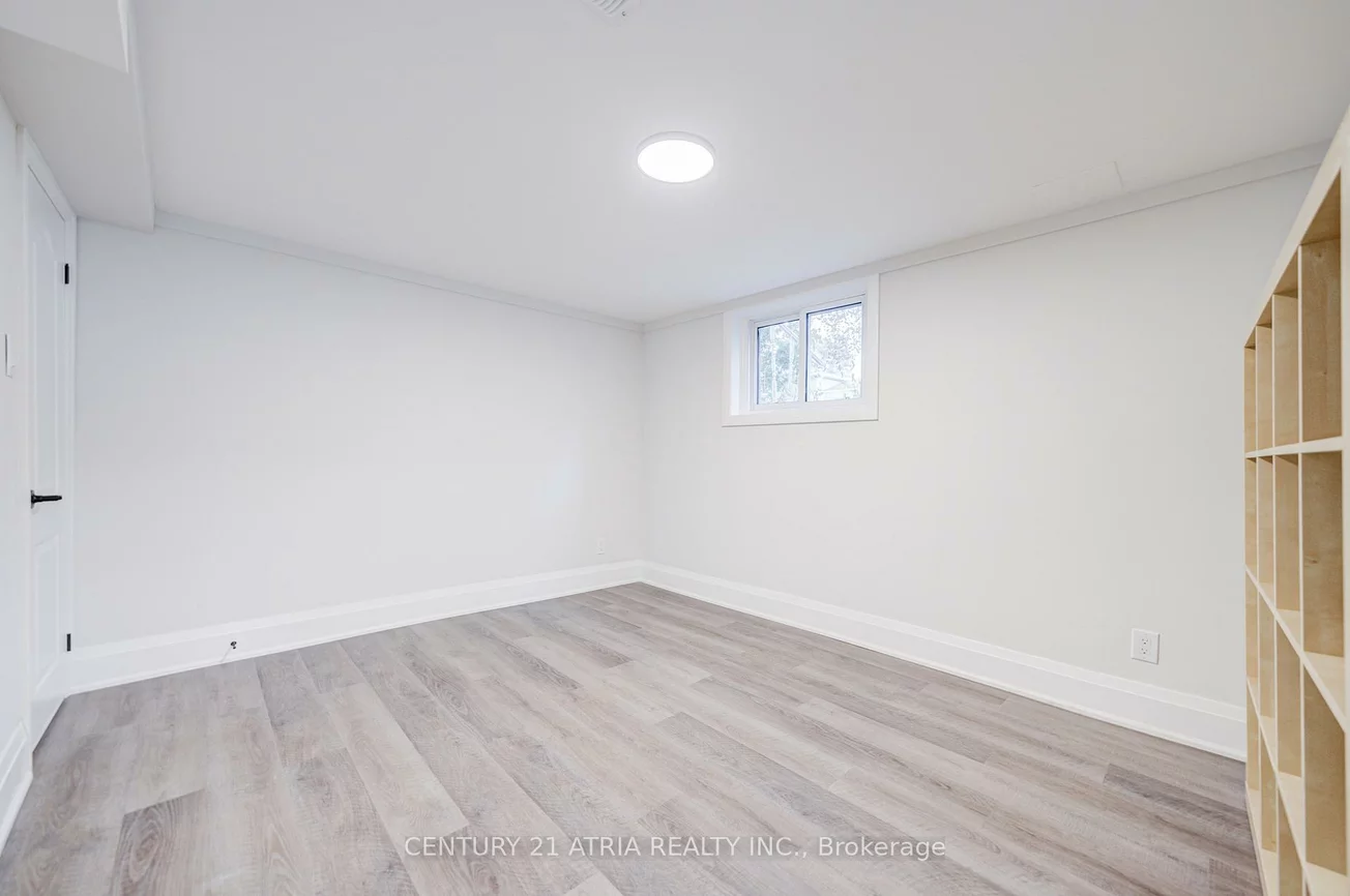 33, Sir Brandiles, Markham Village, Markham