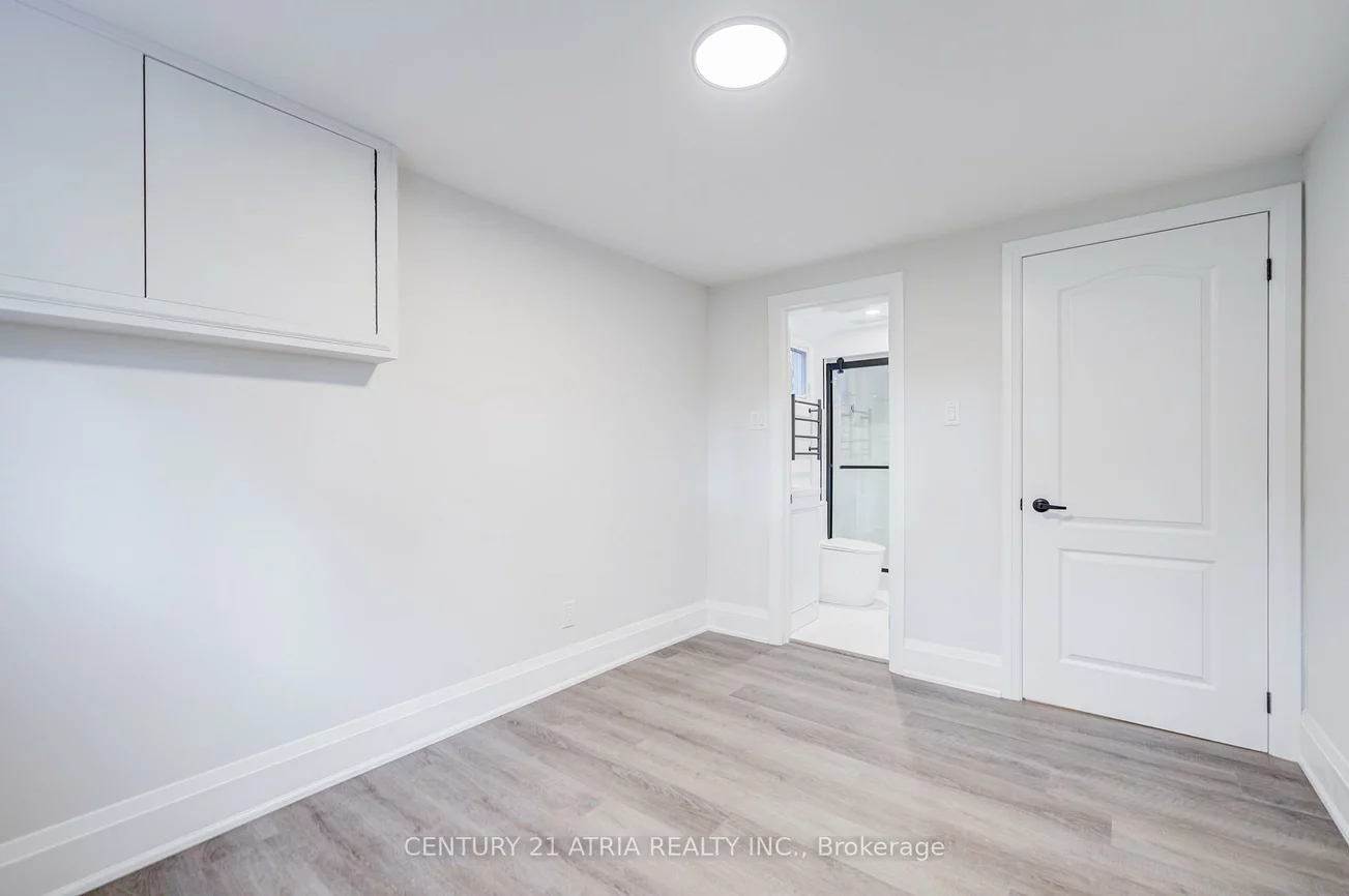 33, Sir Brandiles, Markham Village, Markham