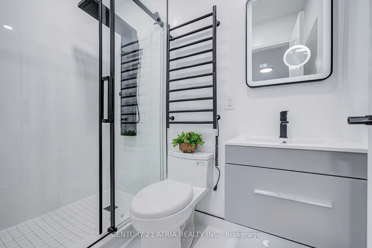 33, Sir Brandiles, Markham Village, Markham