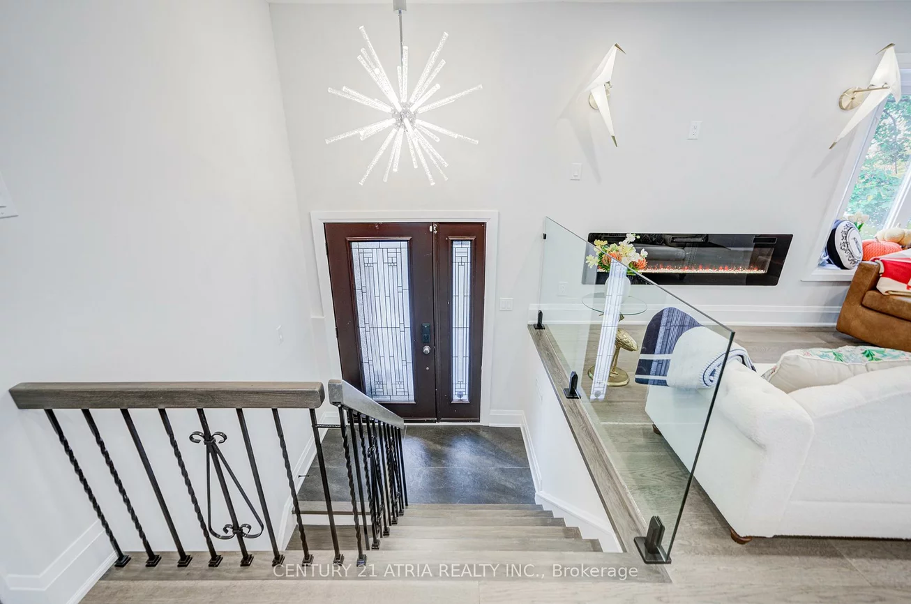 33, Sir Brandiles, Markham Village, Markham