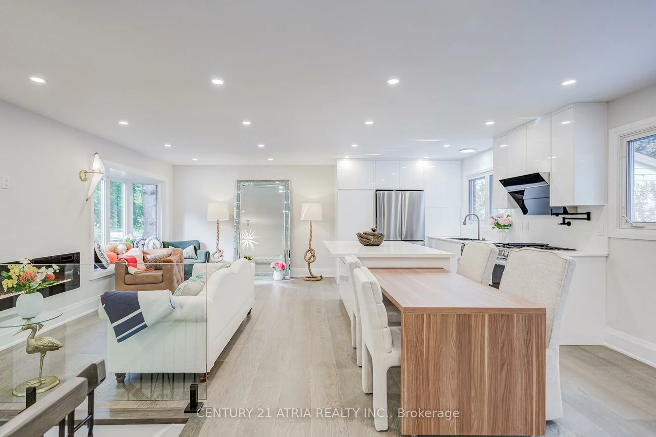 33, Sir Brandiles, Markham Village, Markham