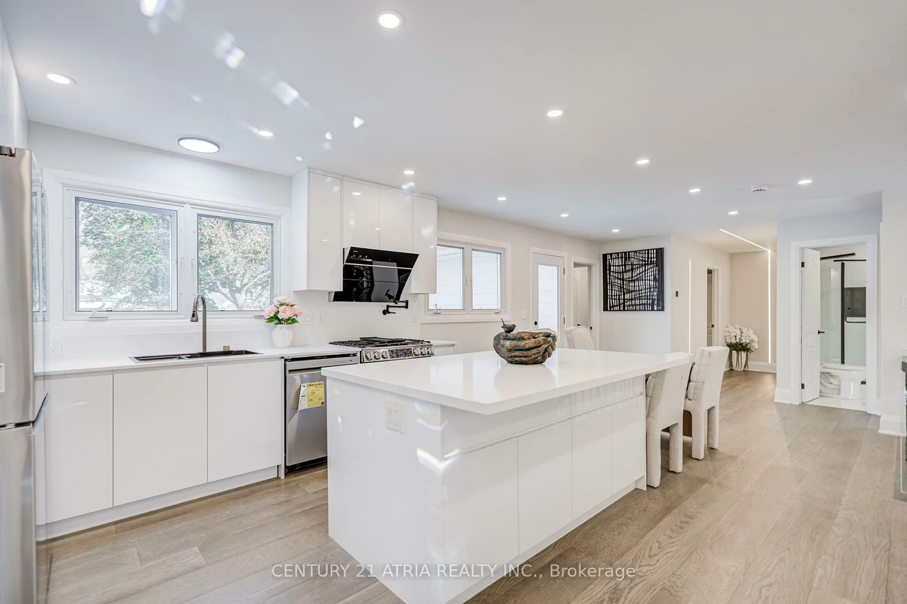 33, Sir Brandiles, Markham Village, Markham