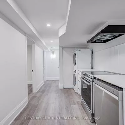 33, Sir Brandiles, Markham Village, Markham