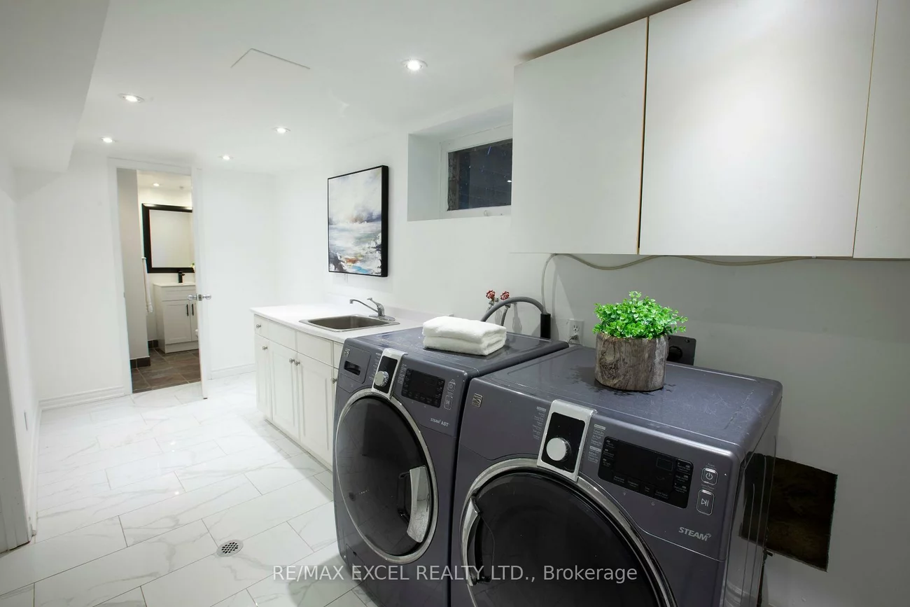 33, Alanadale, Bullock, Markham