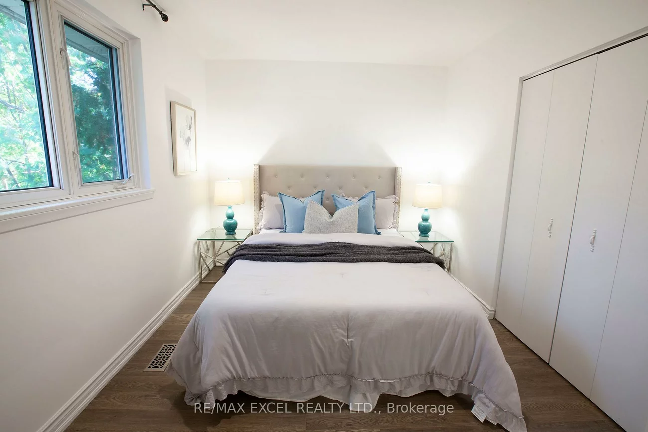 33, Alanadale, Bullock, Markham