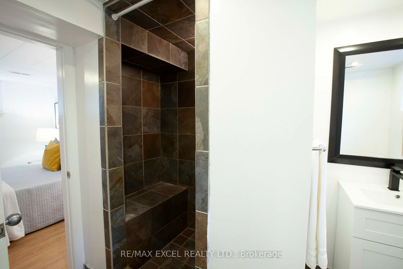 33, Alanadale, Bullock, Markham