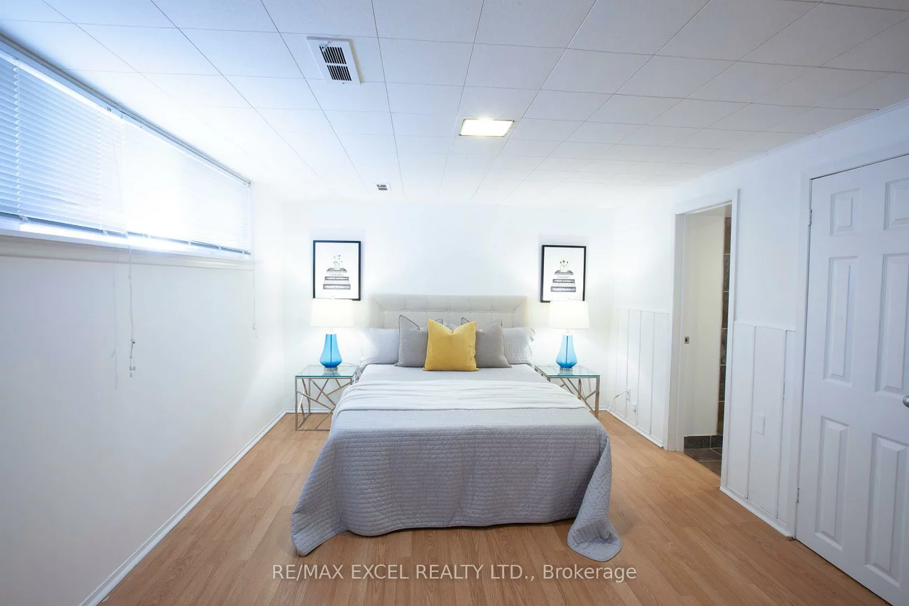 33, Alanadale, Bullock, Markham