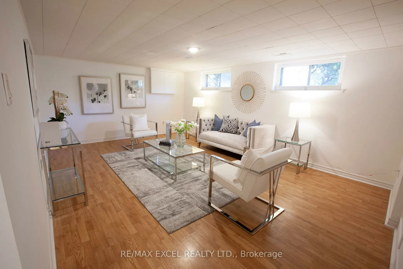 33, Alanadale, Bullock, Markham