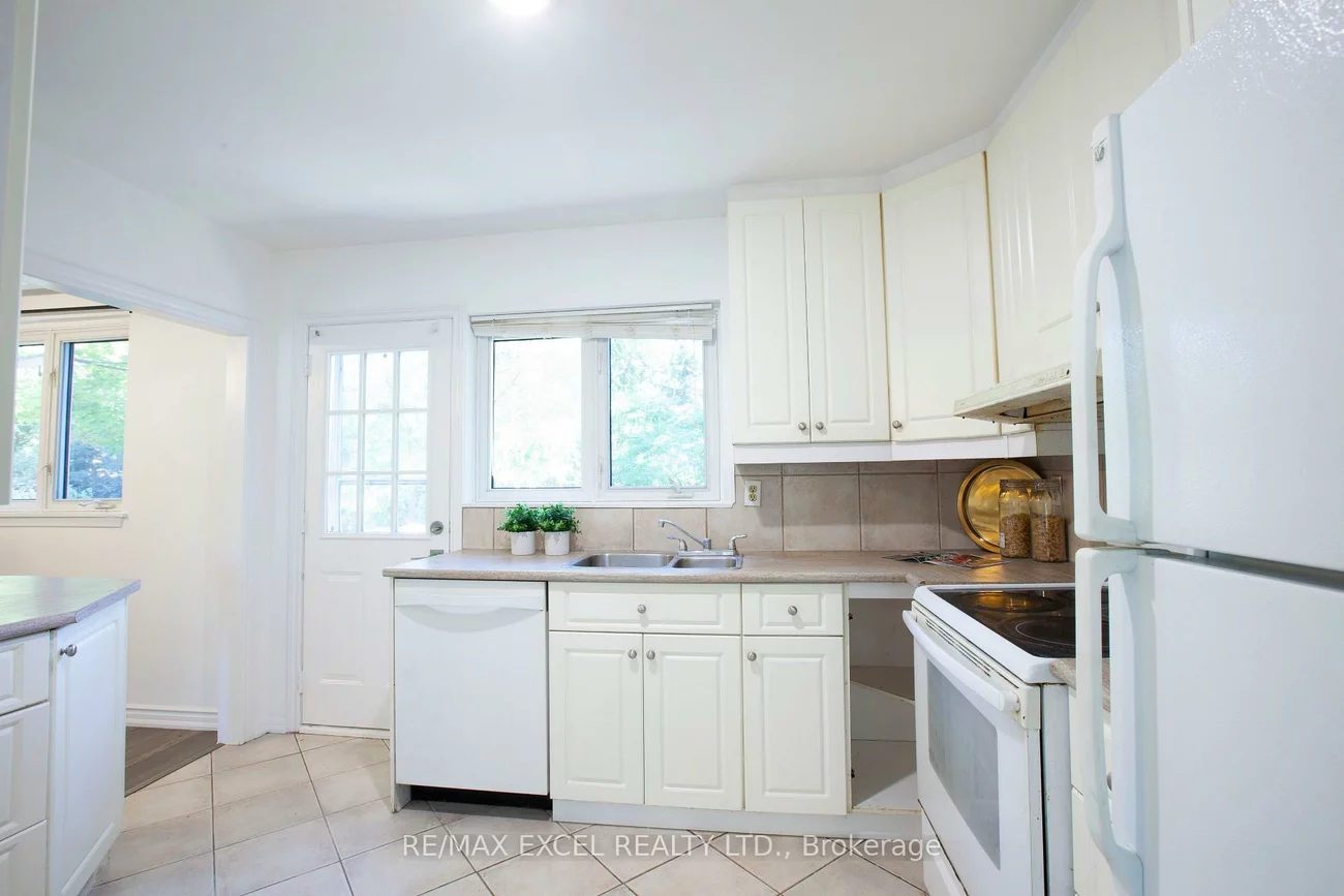 33, Alanadale, Bullock, Markham