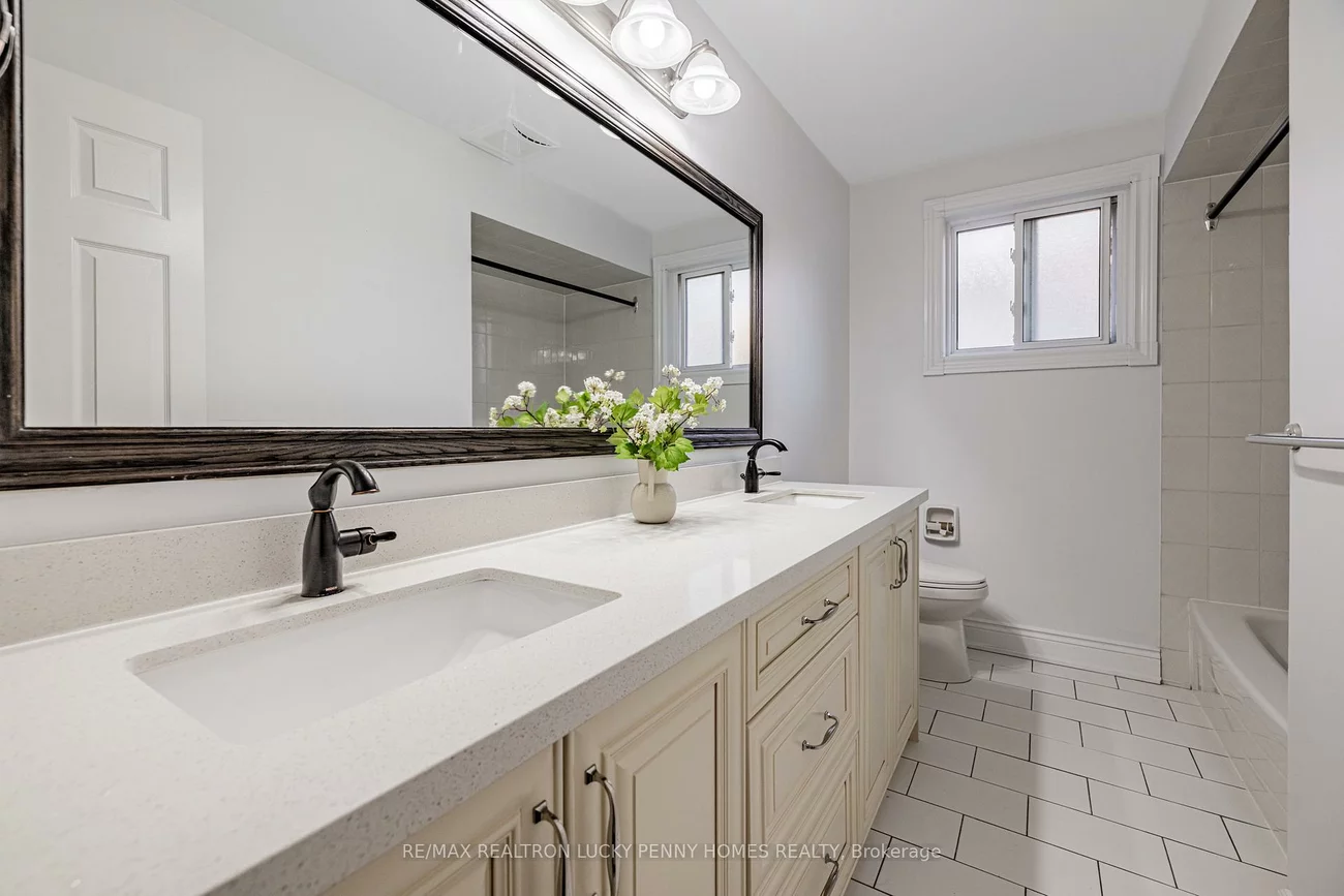 8, Hallam, Markham Village, Markham