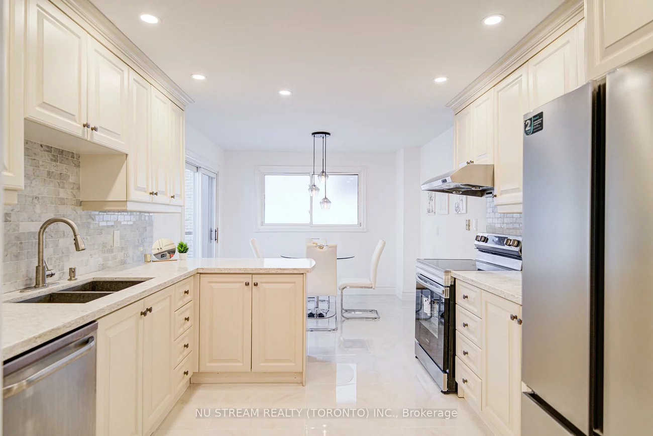 8, Hemingway, Unionville, Markham