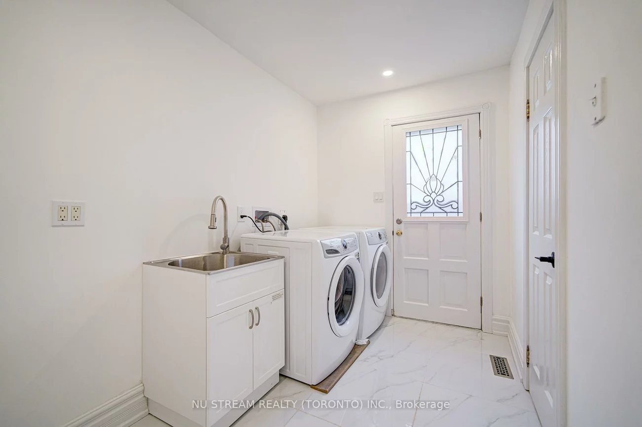 8, Hemingway, Unionville, Markham