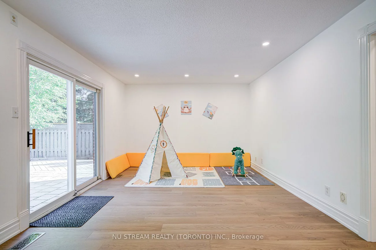 8, Hemingway, Unionville, Markham