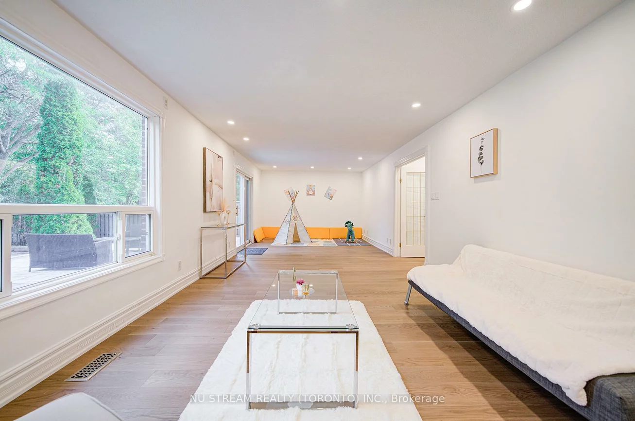 8, Hemingway, Unionville, Markham