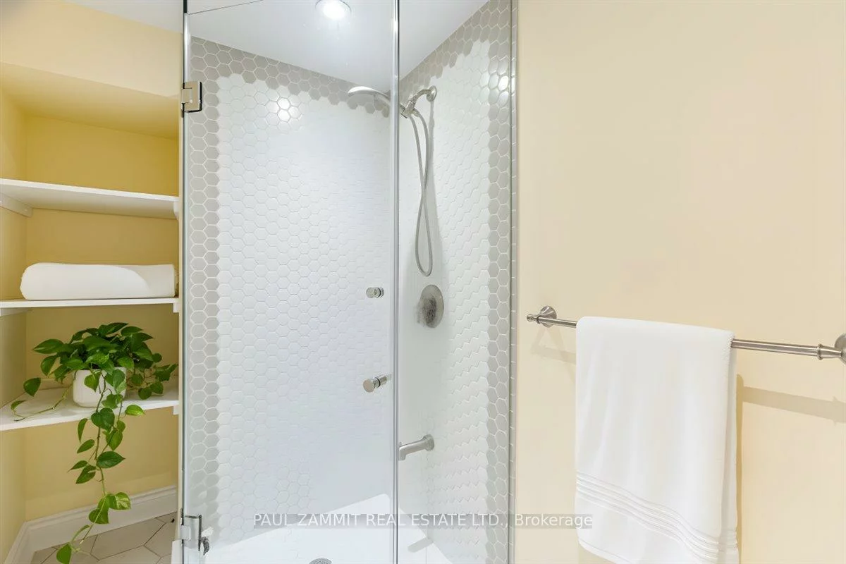 210, Bayview Fairways, Bayview Fairway-Bayview Country Club Estates, Markham