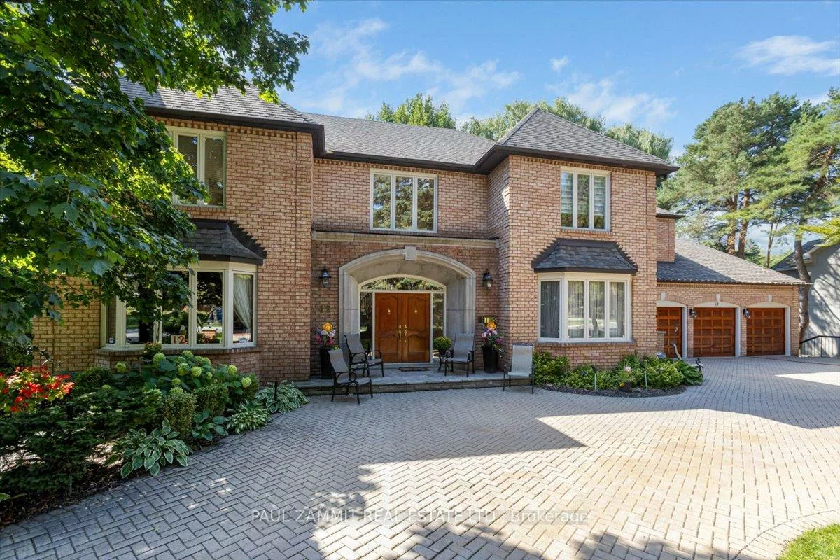 12, Old English, Bayview Glen, Markham
