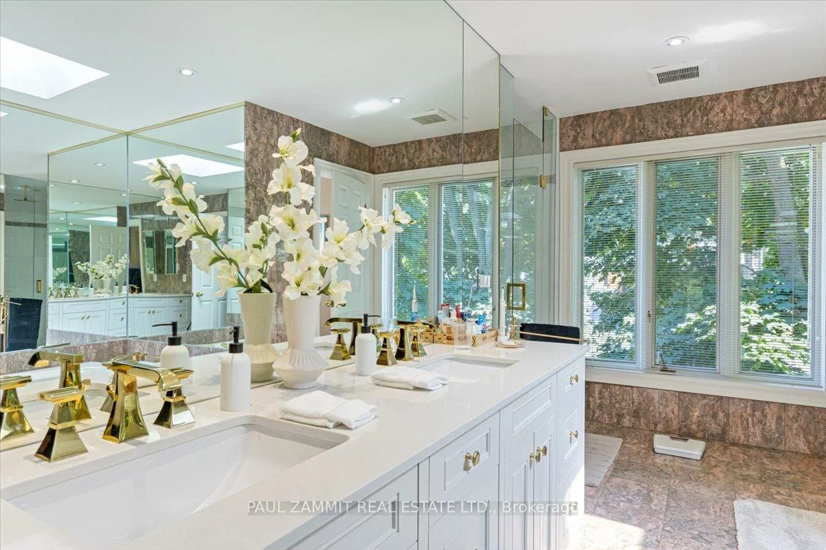 12, Old English, Bayview Glen, Markham