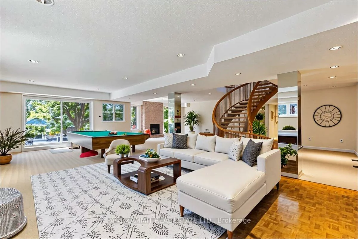 12, Old English, Bayview Glen, Markham