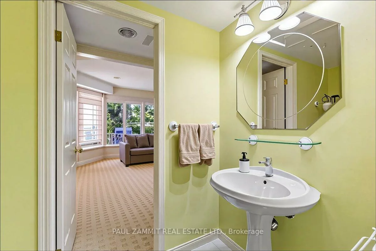 12, Old English, Bayview Glen, Markham