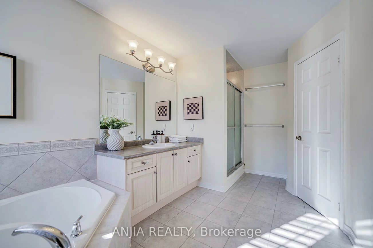 27, Larcastle, Berczy, Markham