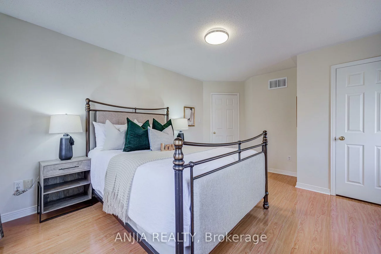 27, Larcastle, Berczy, Markham